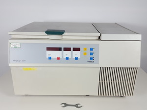 Thumbnail image of Heraeus Megafuge 2.0R Lab Centrifuge with 4 x 500ml 4100 Swing Arm Rotor