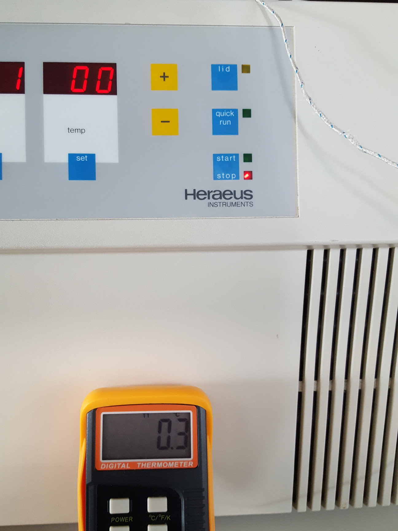 Image of Heraeus Megafuge 2.0R Lab Centrifuge with 4 x 500ml 4100 Swing Arm Rotor