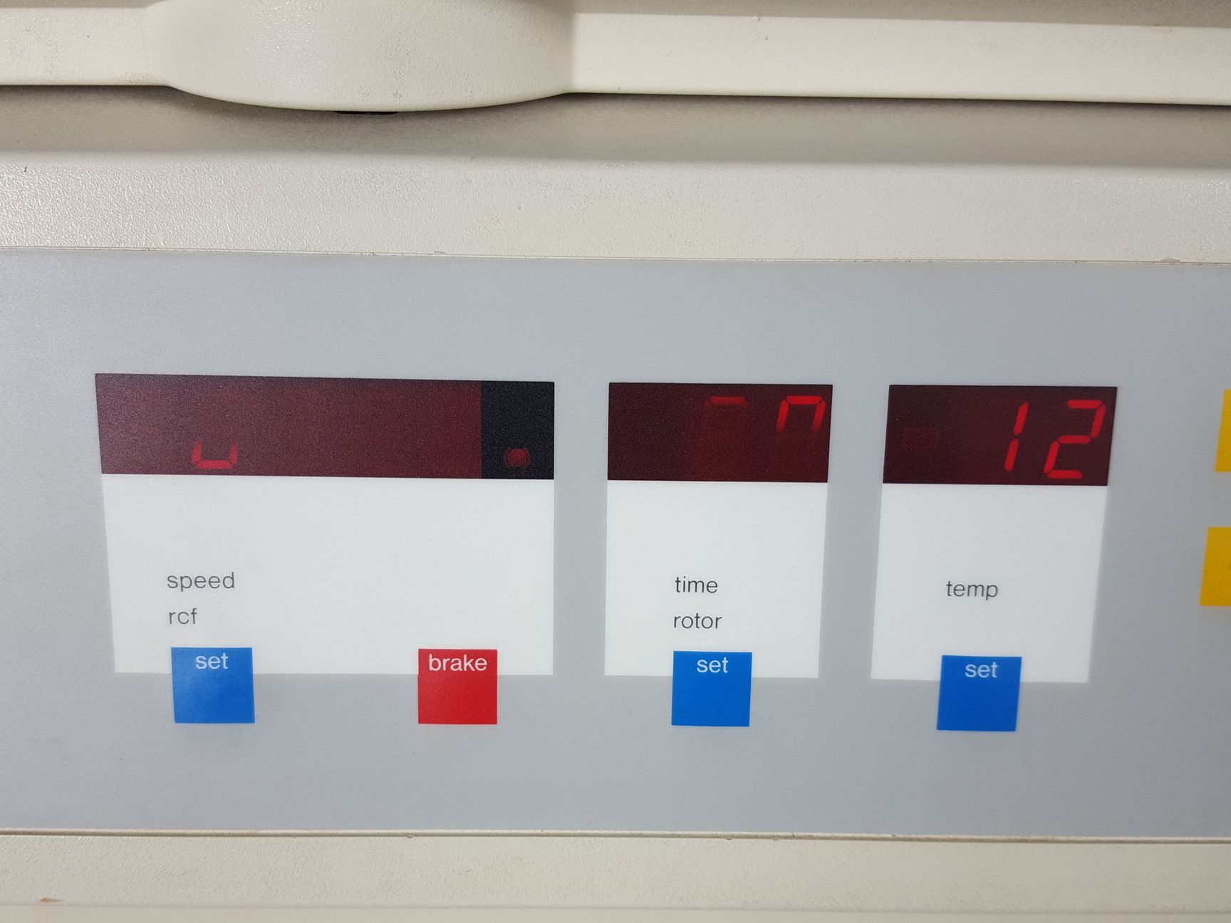 Image of Heraeus Megafuge 2.0R Lab Centrifuge with 4 x 500ml 4100 Swing Arm Rotor