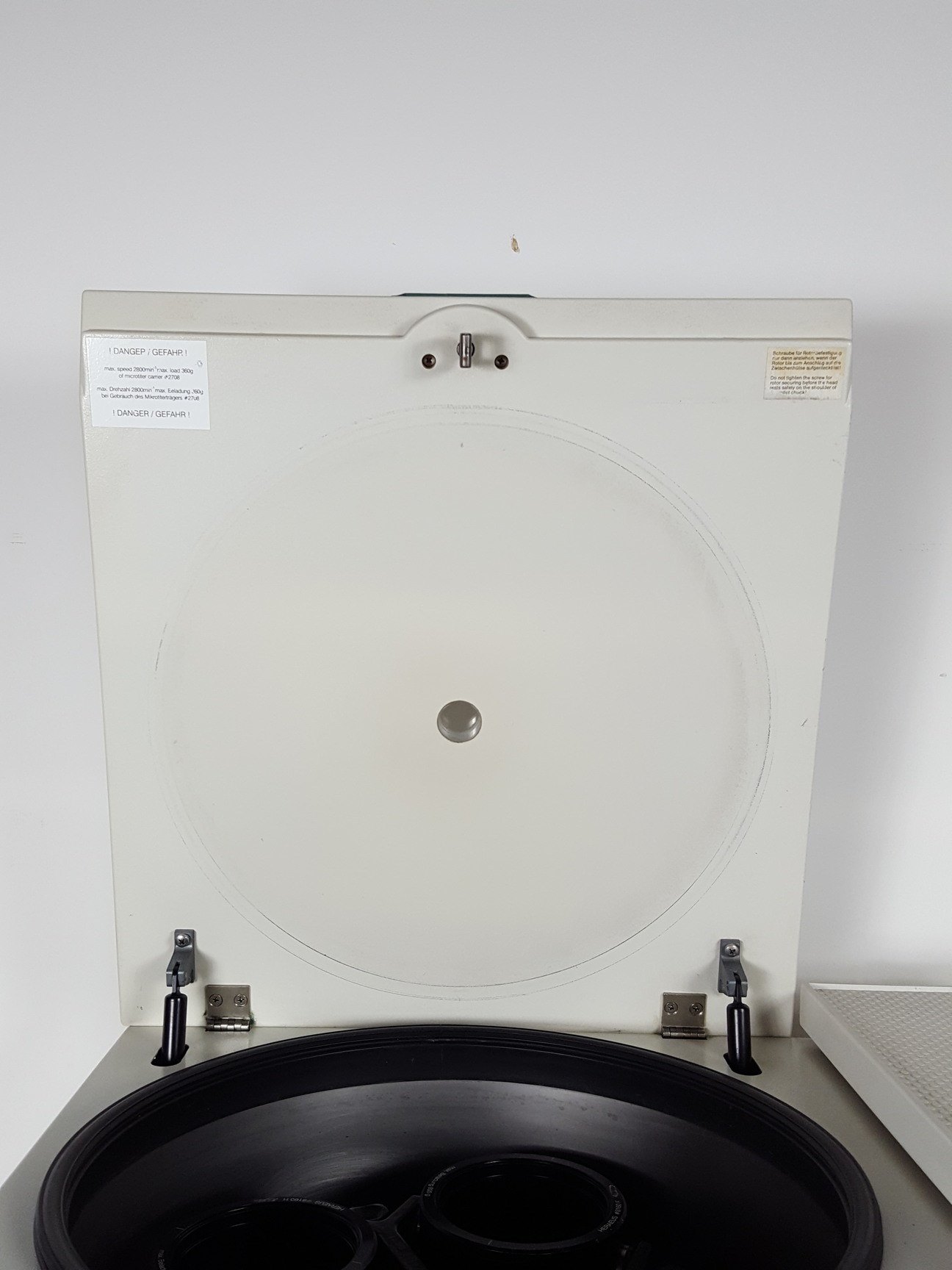 Image of Heraeus Megafuge 2.0R Lab Centrifuge with 4 x 500ml 4100 Swing Arm Rotor