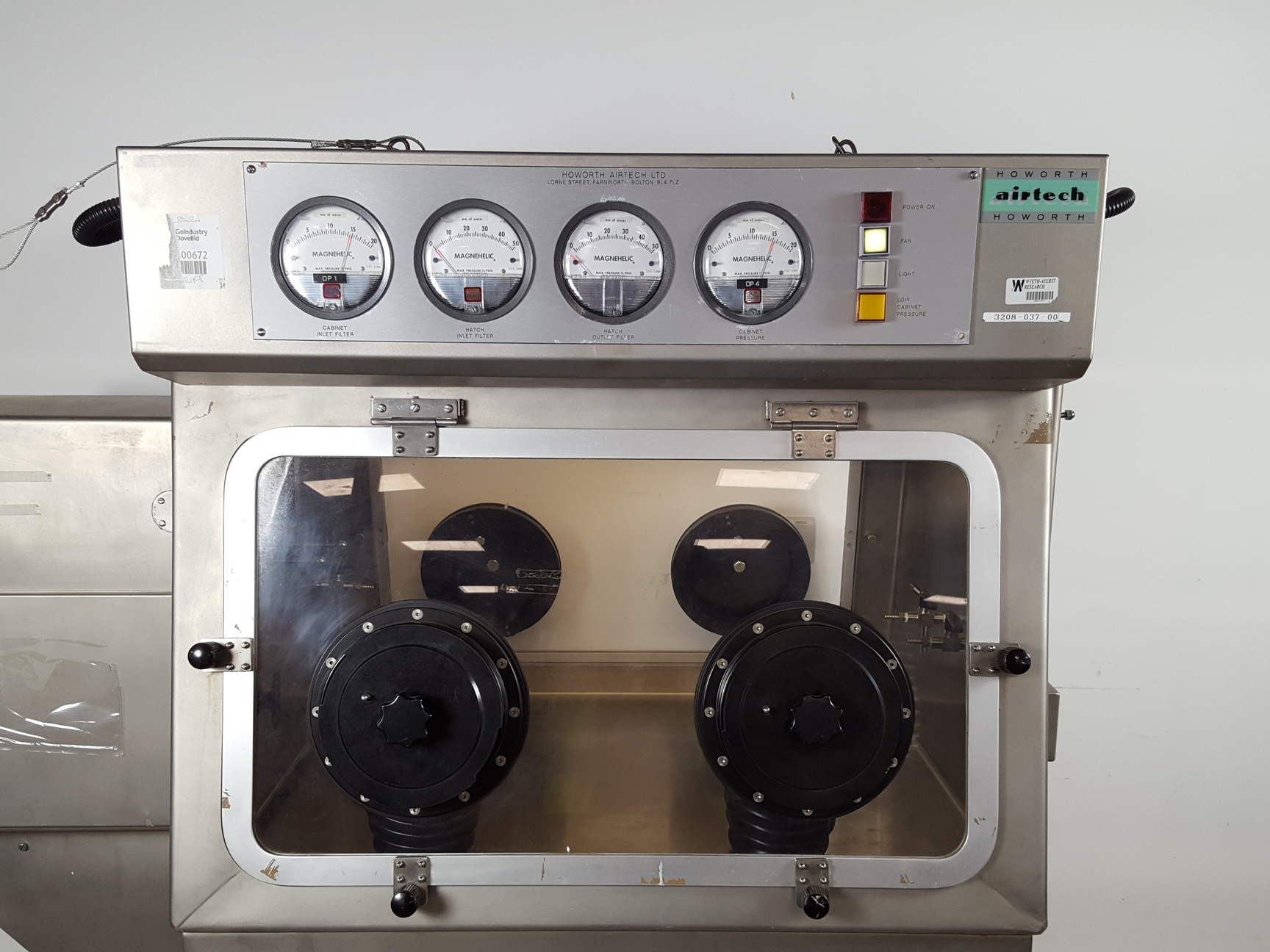 Image of Howorth Airtech Isolator Laboratory Glovebox Lab