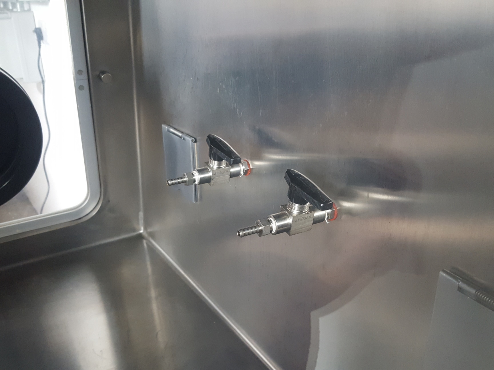 Image of Howorth Airtech Isolator Laboratory Glovebox Lab
