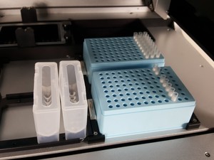 Thumbnail image of Qiagen QIAcube HT QIAxtractor Nucleic Acid Purification System w/ VS04 Pump Lab