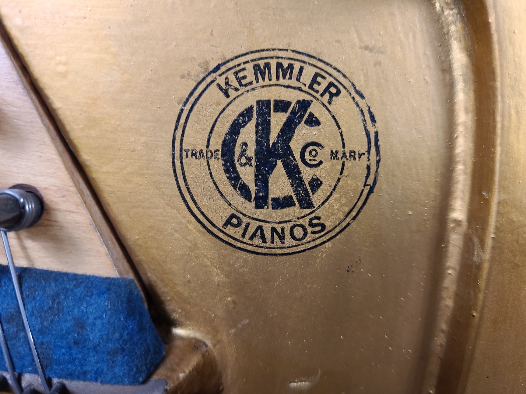 Image of Kemmler Osnabruck Upright Piano, 1925, 85 keys, 