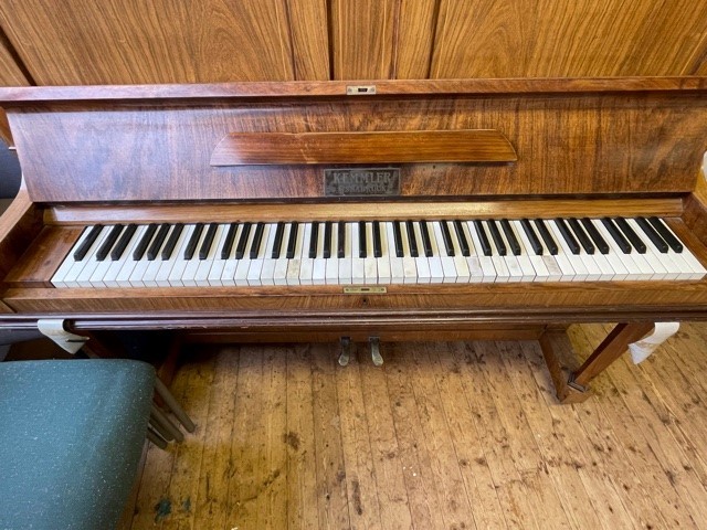 Image of Kemmler Osnabruck Upright Piano, 1925, 85 keys, 
