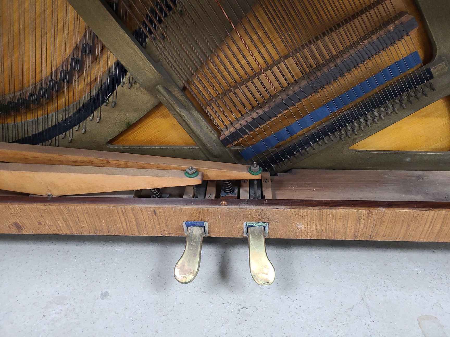 Image of Kemmler Osnabruck Upright Piano, 1925, 85 keys, 