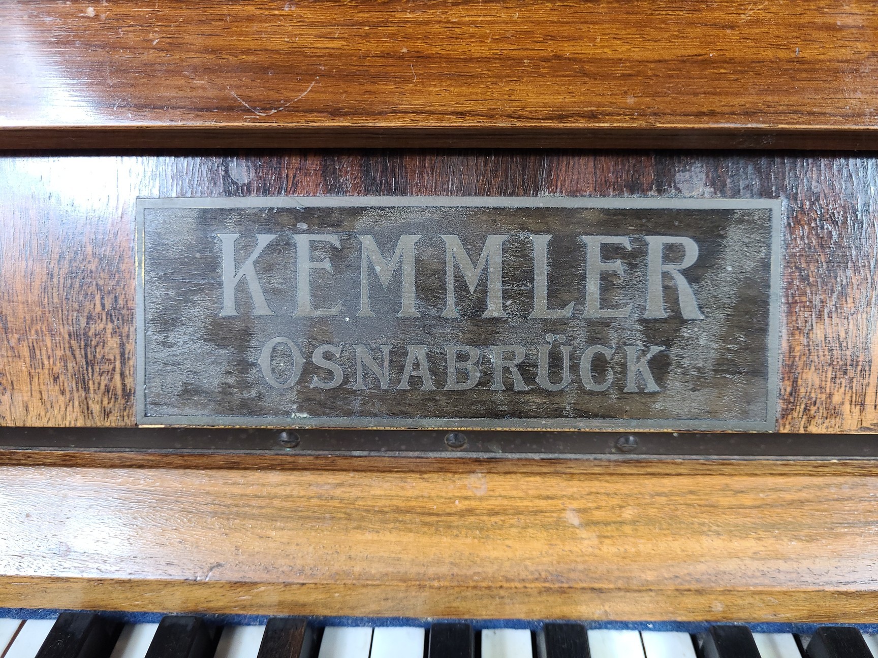 Image of Kemmler Osnabruck Upright Piano, 1925, 85 keys, 