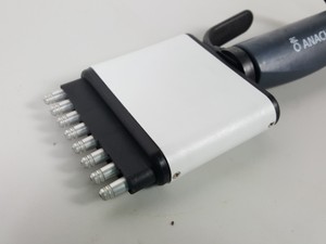 Thumbnail image of 2 x Anachem 8 Channel Pipettes - 20 - 200μL & 5 - 50μL Lab