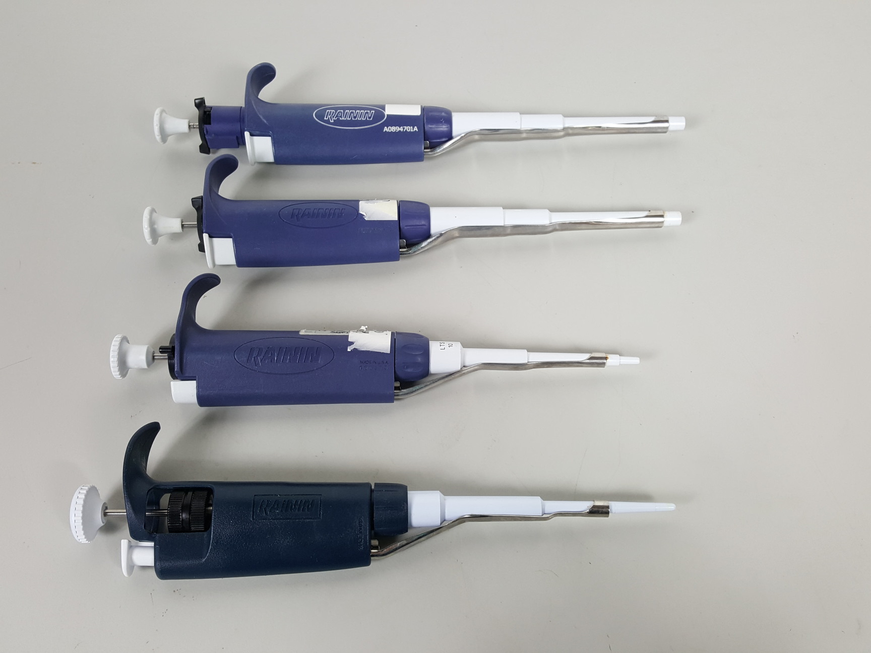 Image of 4 x Rainin Pipettes - 2 x L1000 Pipet-Lite, 1 x L10 Pipet-Lite, 1 x PR-20 Lab