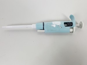 Thumbnail image of 4 x Pipettes AXYPET 0.5-1μL, StarPet 2-20, Nichipet 1-10, Sartorius 100-1000 Lab