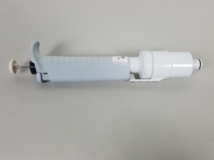 Thumbnail image of 4 x Pipettes AXYPET 0.5-1μL, StarPet 2-20, Nichipet 1-10, Sartorius 100-1000 Lab