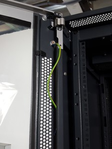 Thumbnail image of Usystems Floor Standing 19" Server Rack Rackmount Cabinet W69 x L106 x H203cm