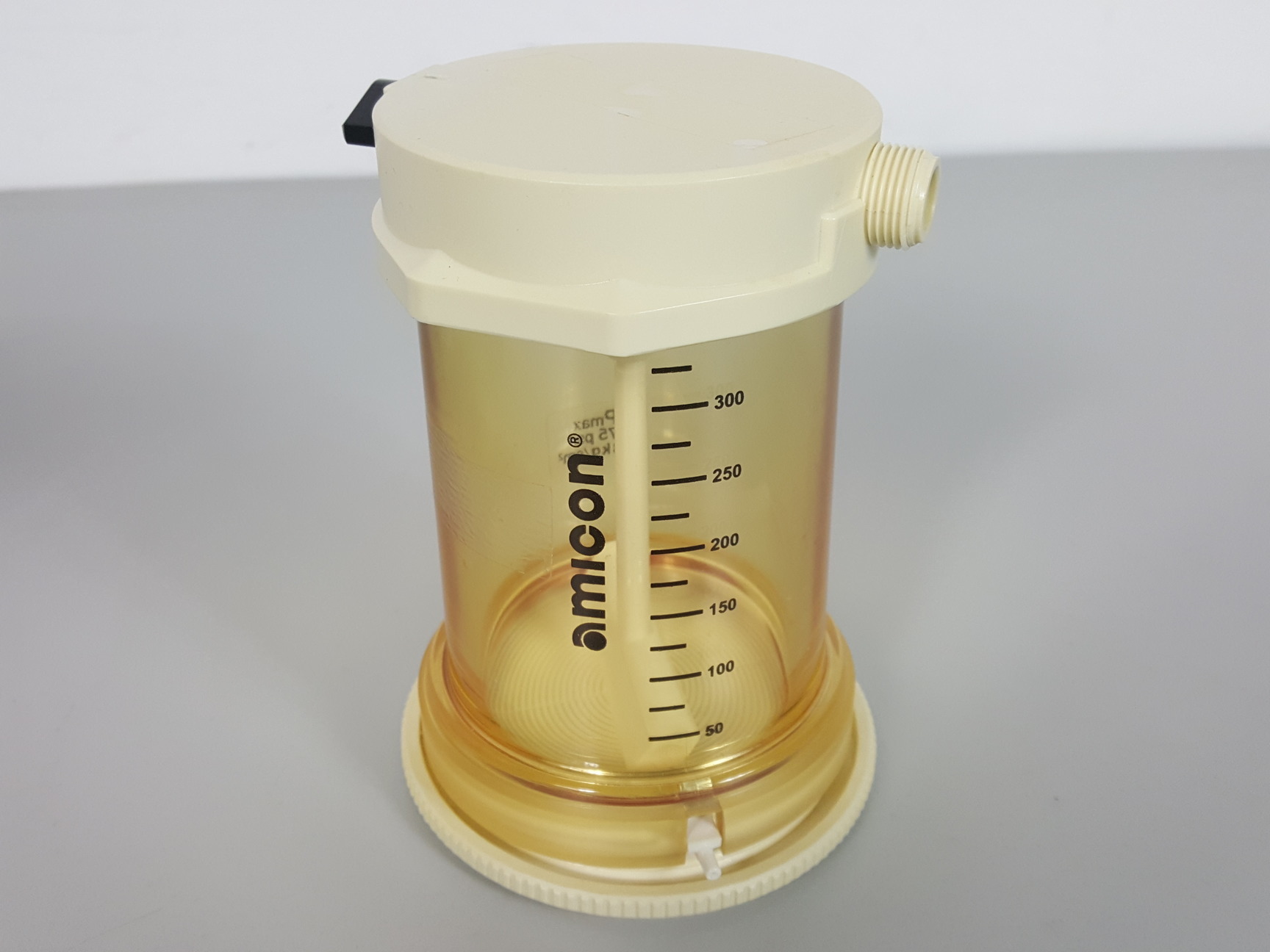 Image of EMD Millipore Amicon 8400 Stirred Cell 350ml Pmax 75 psi 5.3kg/cm