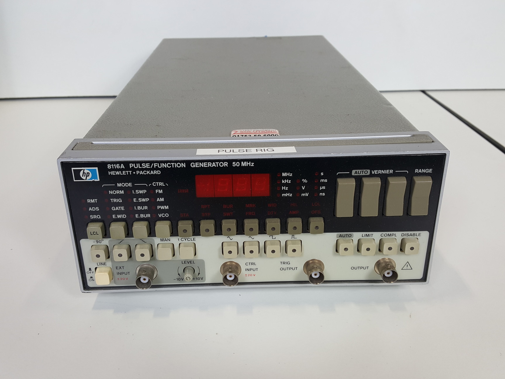 Hewlett Packard HP 8116A 50MHz Pulse/Function Generator Lab Spares or Repairs