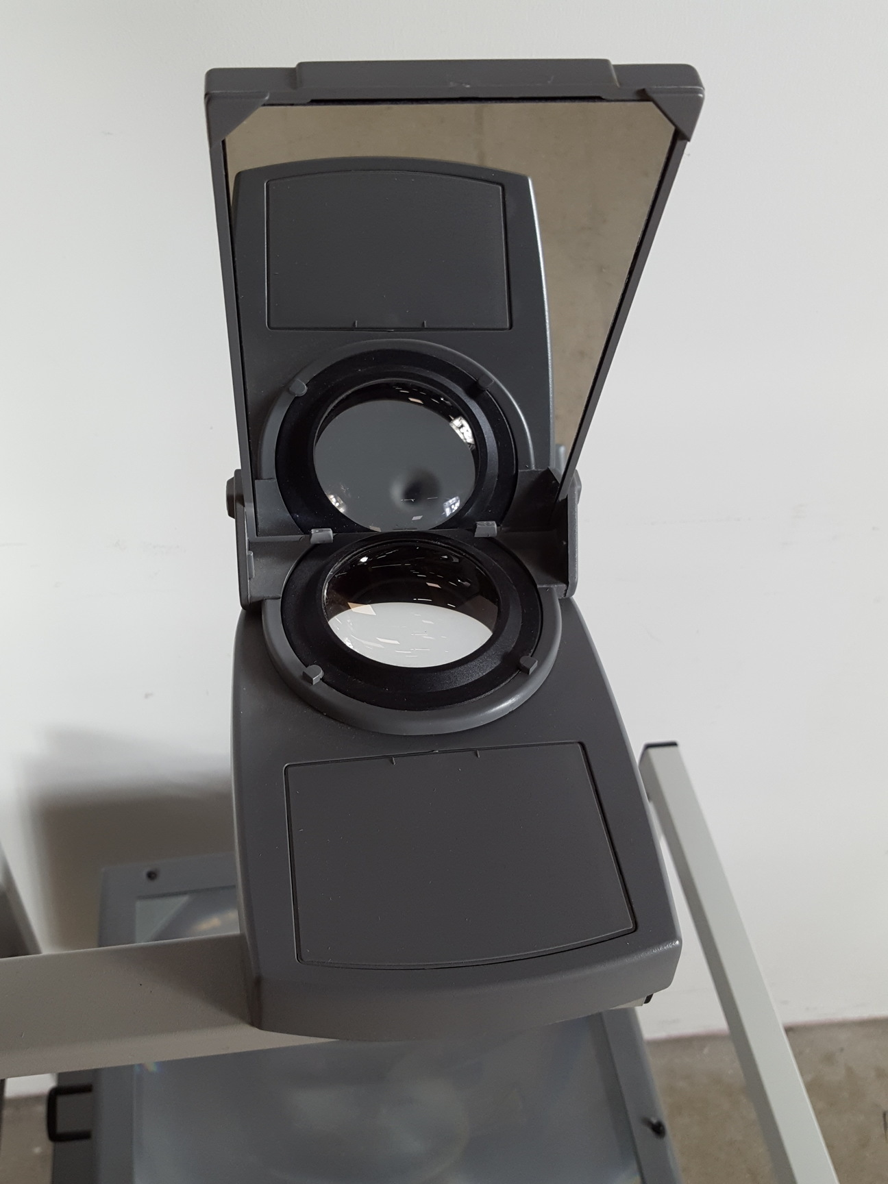 Image of Vega Focus 400 GLS Overhead Acetate Projector & Trolley 