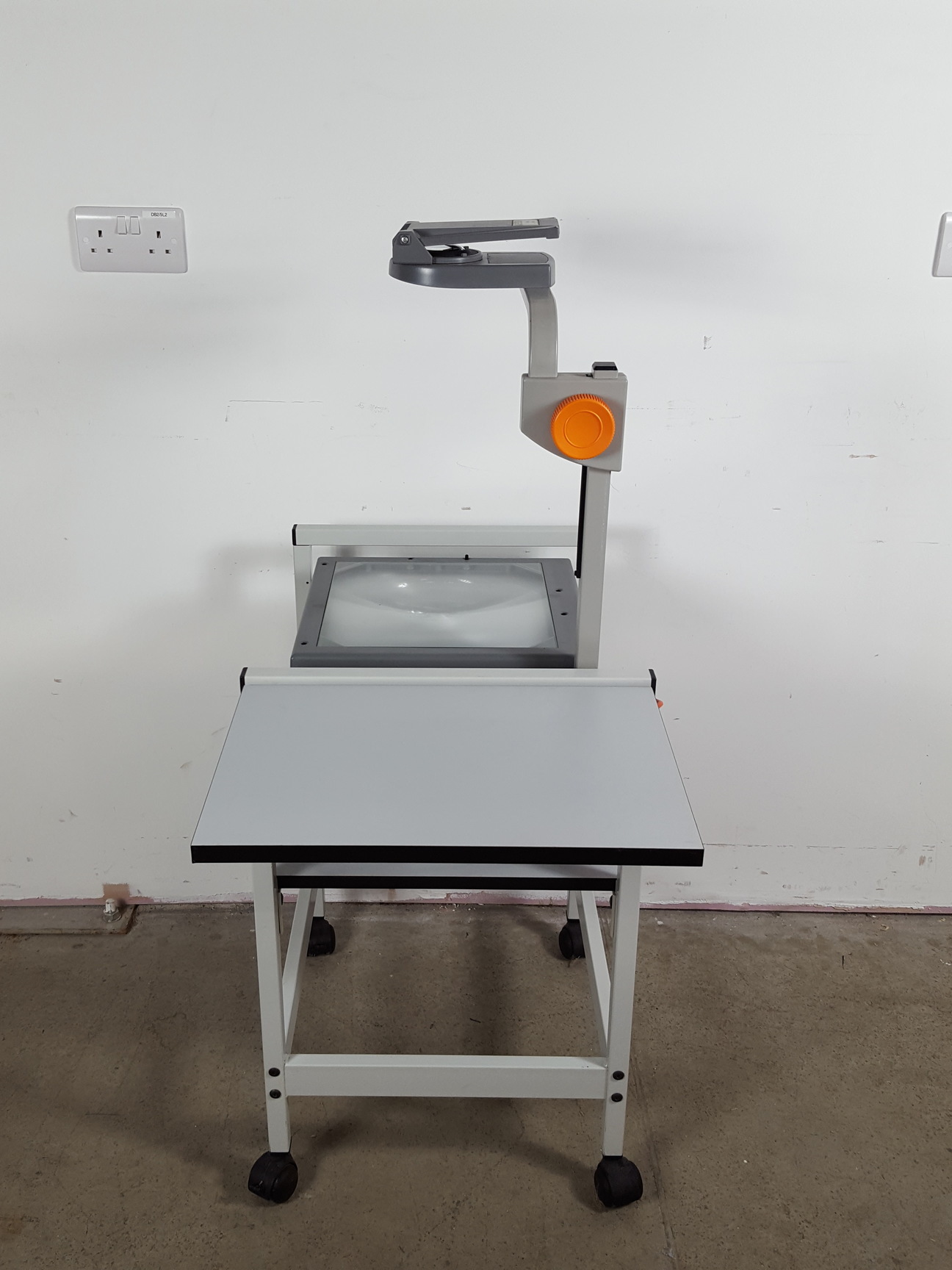 Image of Vega Focus 400 GLS Overhead Acetate Projector & Trolley 