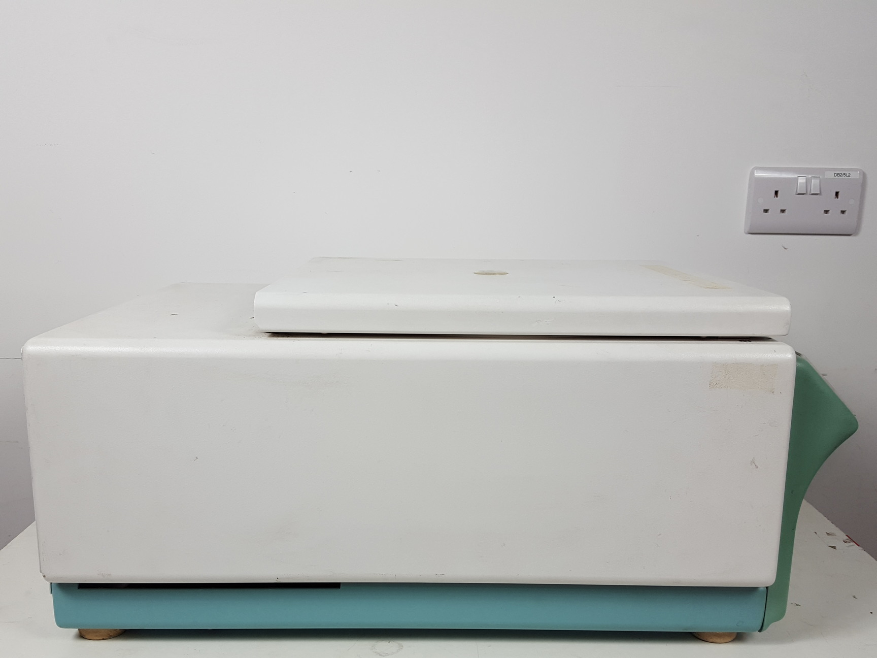 Image of Hettich Universal 32 R 1610 Refrigerated Centrifuge w/ 5000RPM Rotor & Parts Lab
