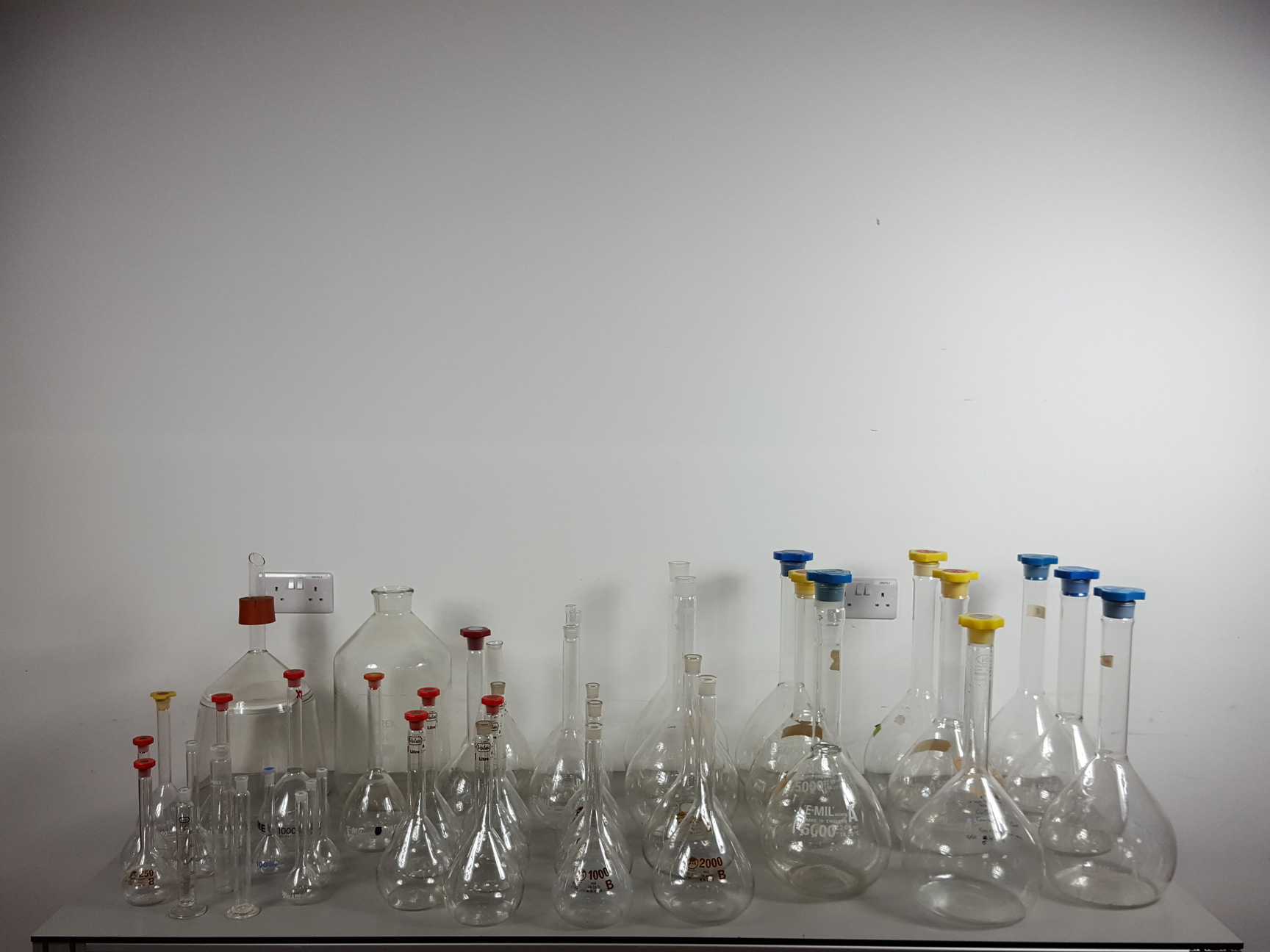 Image of 32 x Volumetric Flasks, 3L Buchner Funnel, 10L Bottle, 3 x Measuring Tubes Lab