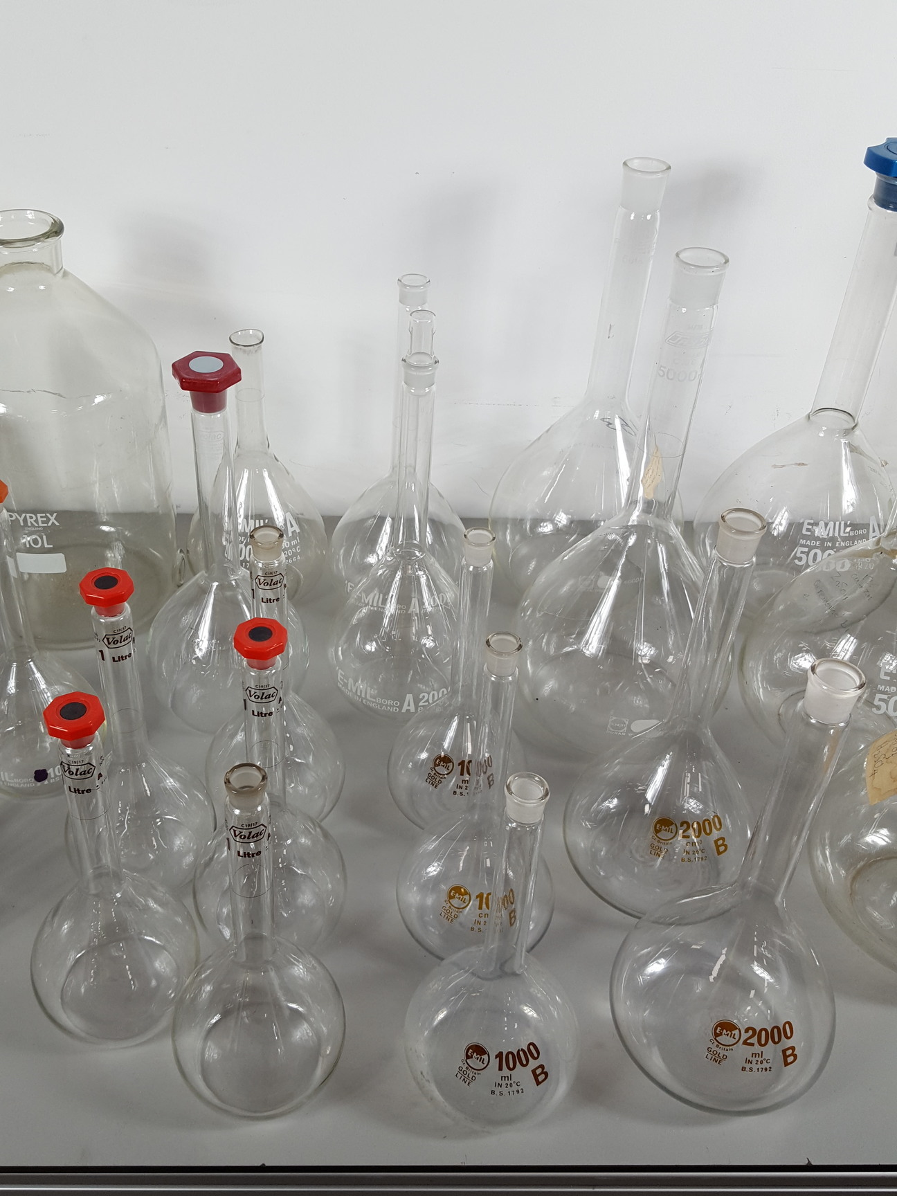 Image of 32 x Volumetric Flasks, 3L Buchner Funnel, 10L Bottle, 3 x Measuring Tubes Lab