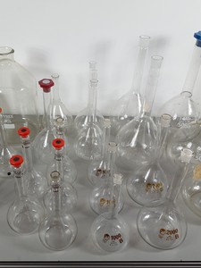 Thumbnail image of 32 x Volumetric Flasks, 3L Buchner Funnel, 10L Bottle, 3 x Measuring Tubes Lab