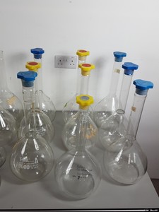 Thumbnail image of 32 x Volumetric Flasks, 3L Buchner Funnel, 10L Bottle, 3 x Measuring Tubes Lab