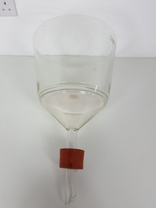 Thumbnail image of 32 x Volumetric Flasks, 3L Buchner Funnel, 10L Bottle, 3 x Measuring Tubes Lab