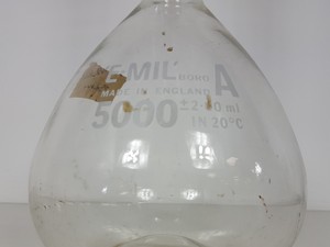 Thumbnail image of 32 x Volumetric Flasks, 3L Buchner Funnel, 10L Bottle, 3 x Measuring Tubes Lab