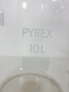 Thumbnail image of 32 x Volumetric Flasks, 3L Buchner Funnel, 10L Bottle, 3 x Measuring Tubes Lab