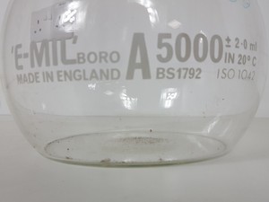 Thumbnail image of 32 x Volumetric Flasks, 3L Buchner Funnel, 10L Bottle, 3 x Measuring Tubes Lab