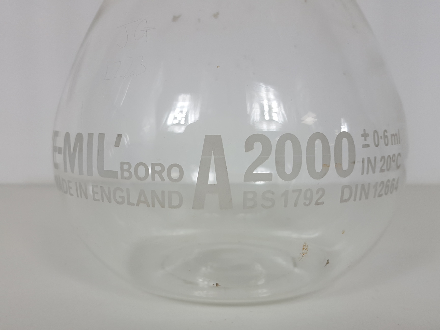 Image of 32 x Volumetric Flasks, 3L Buchner Funnel, 10L Bottle, 3 x Measuring Tubes Lab