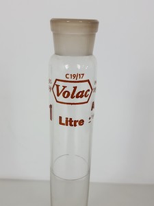 Thumbnail image of 32 x Volumetric Flasks, 3L Buchner Funnel, 10L Bottle, 3 x Measuring Tubes Lab