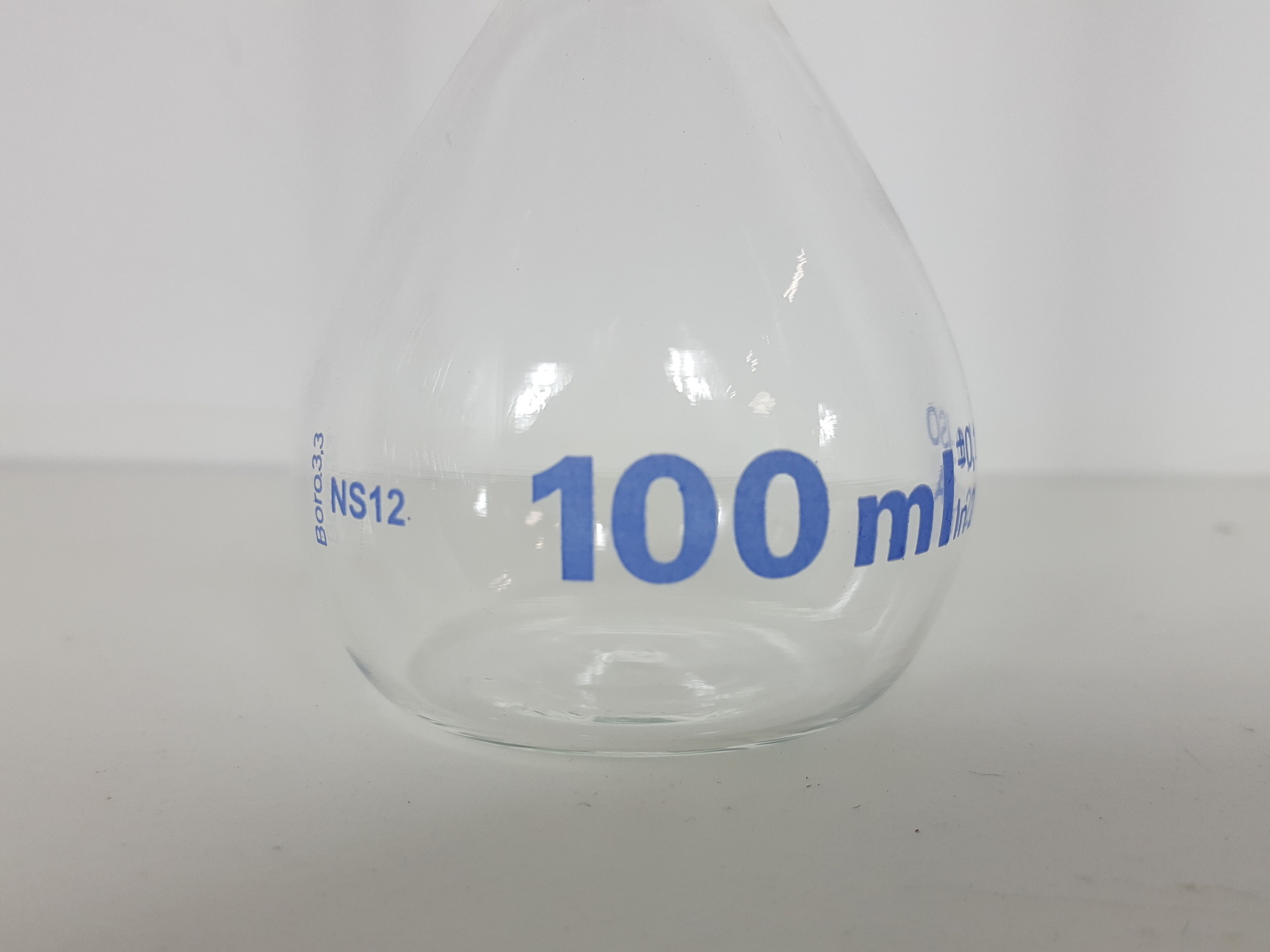 Image of 32 x Volumetric Flasks, 3L Buchner Funnel, 10L Bottle, 3 x Measuring Tubes Lab