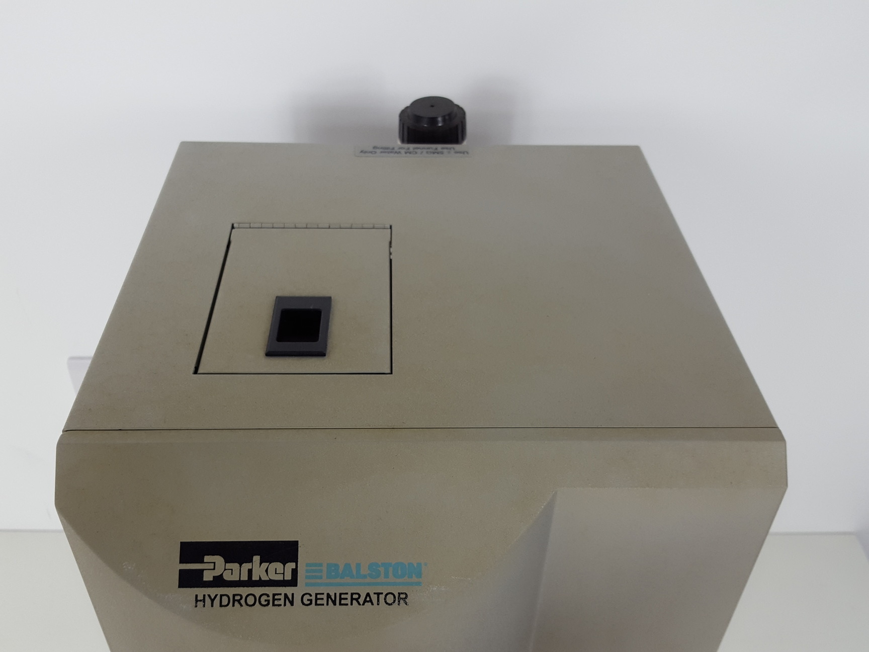 Image of Parker Balston H2PD-150-220 Hydrogen Generator & Manual Lab