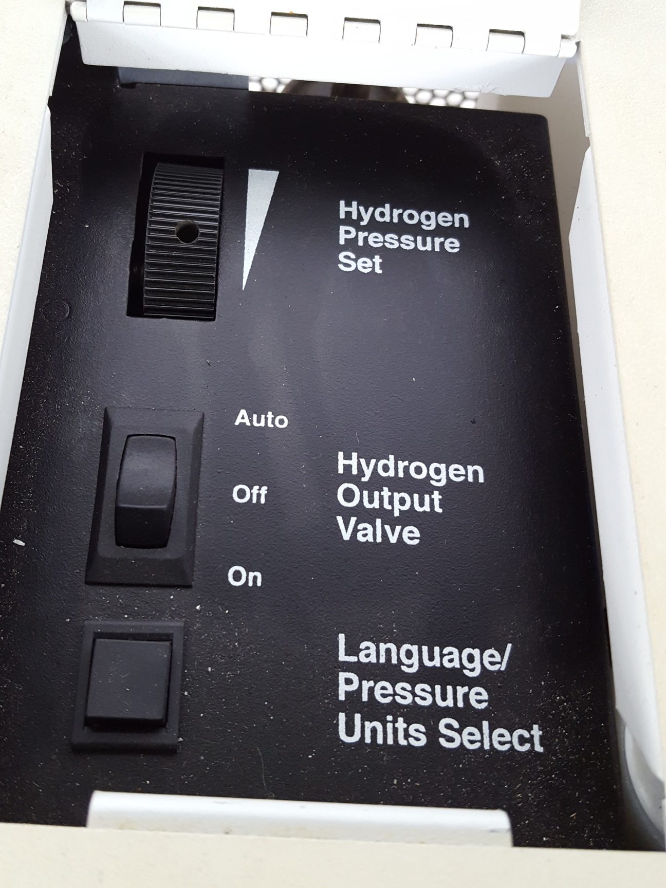 Image of Parker Balston H2PD-150-220 Hydrogen Generator & Manual Lab