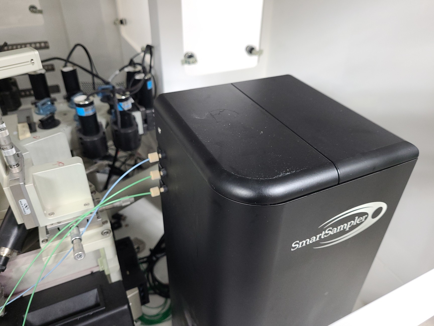 Image of Beckman Coulter MoFlo Laser Cytomation System w/ MSC Class II Safety Cabinet Lab