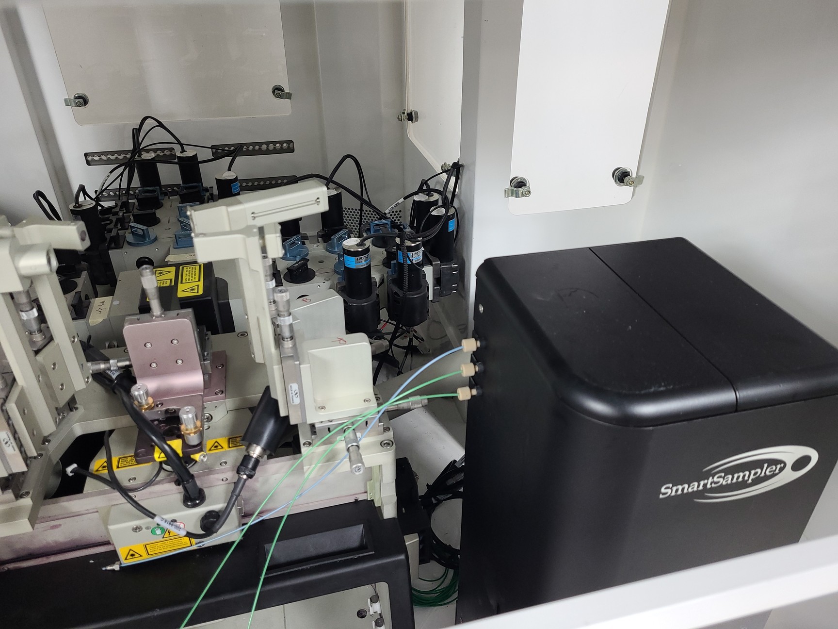 Image of Beckman Coulter MoFlo Laser Cytomation System w/ MSC Class II Safety Cabinet Lab