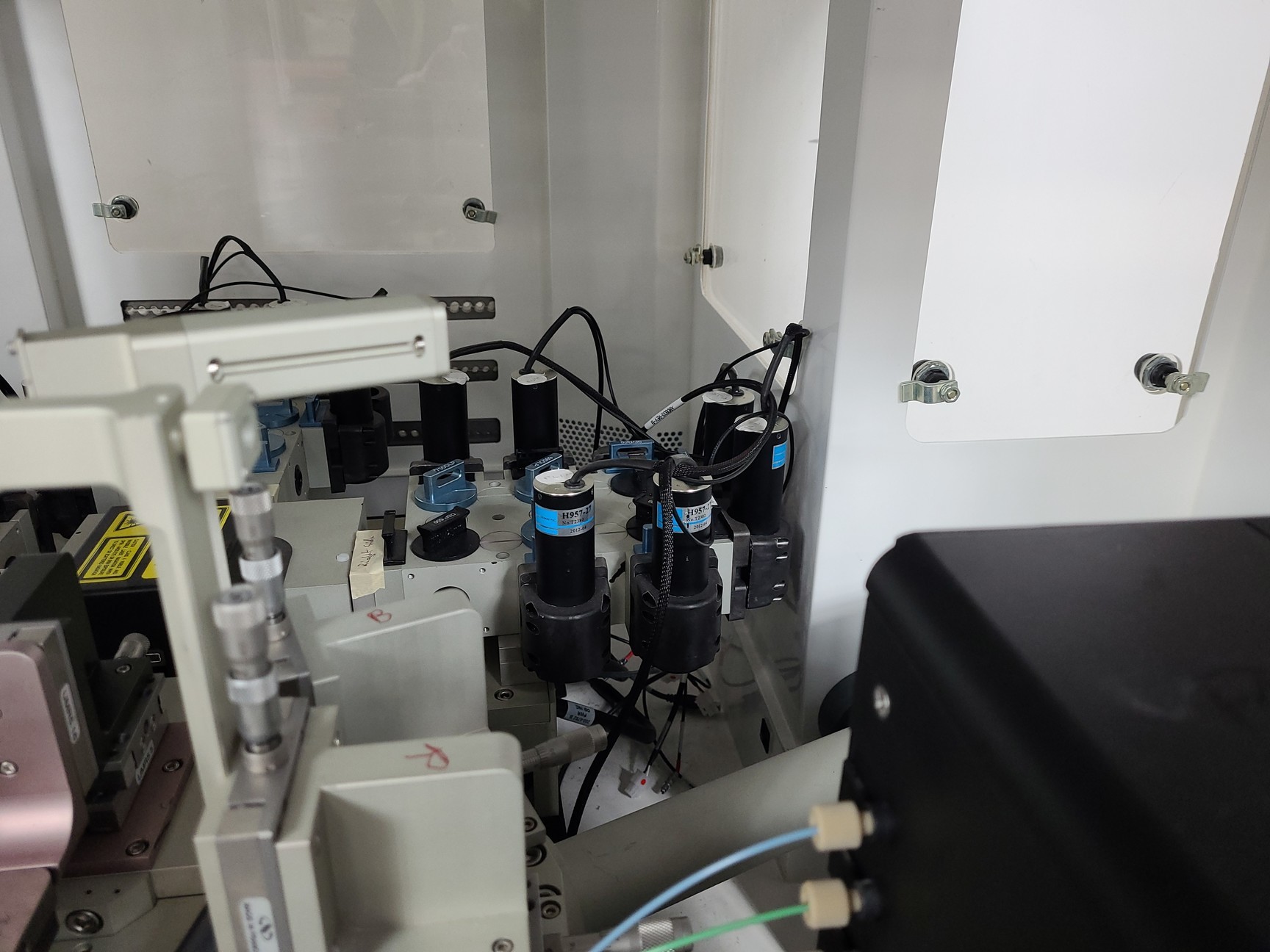 Image of Beckman Coulter MoFlo Laser Cytomation System w/ MSC Class II Safety Cabinet Lab