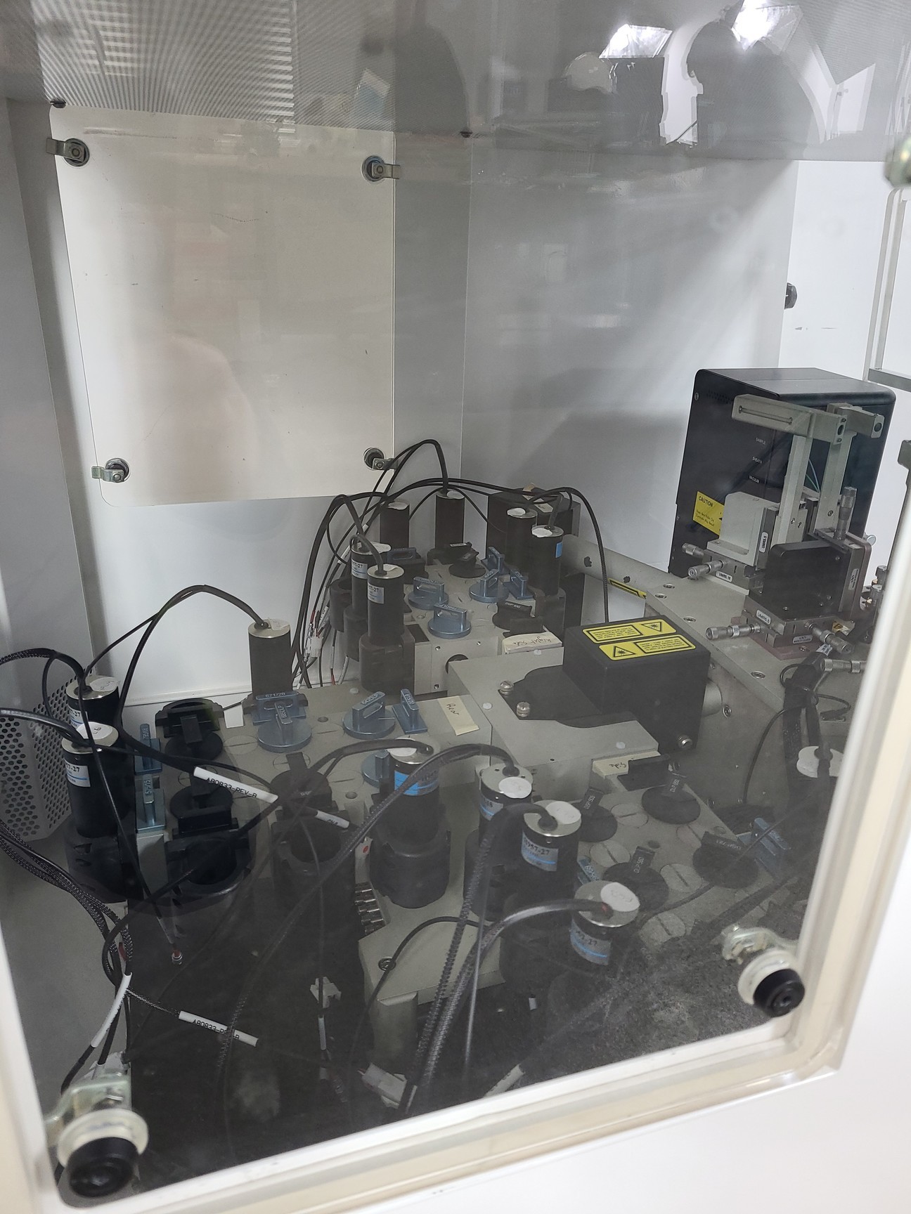 Image of Beckman Coulter MoFlo Laser Cytomation System w/ MSC Class II Safety Cabinet Lab