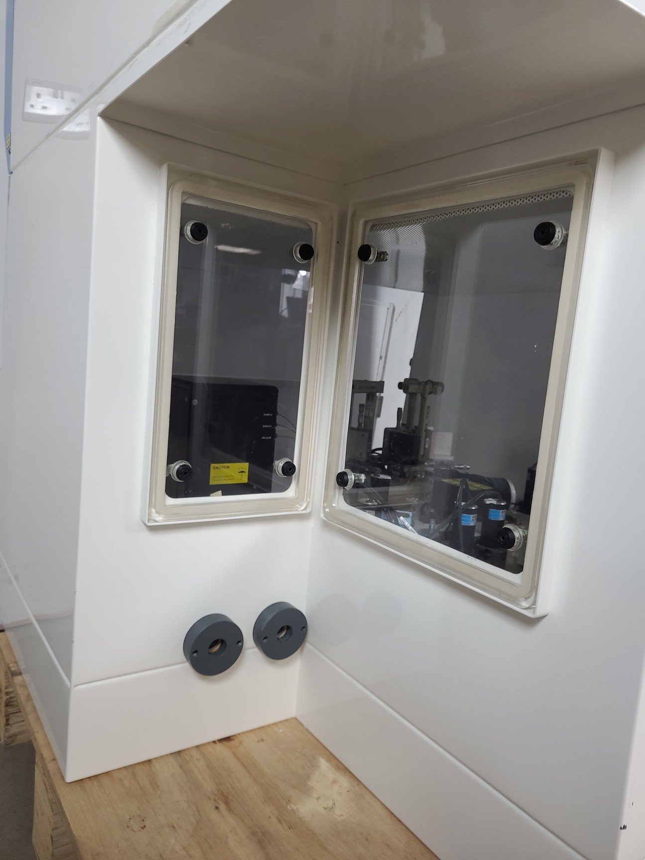 Image of Beckman Coulter MoFlo Laser Cytomation System w/ MSC Class II Safety Cabinet Lab