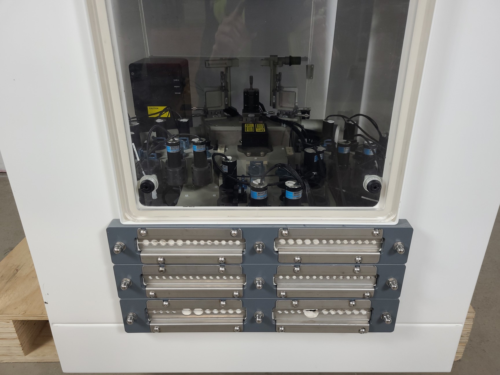 Image of Beckman Coulter MoFlo Laser Cytomation System w/ MSC Class II Safety Cabinet Lab