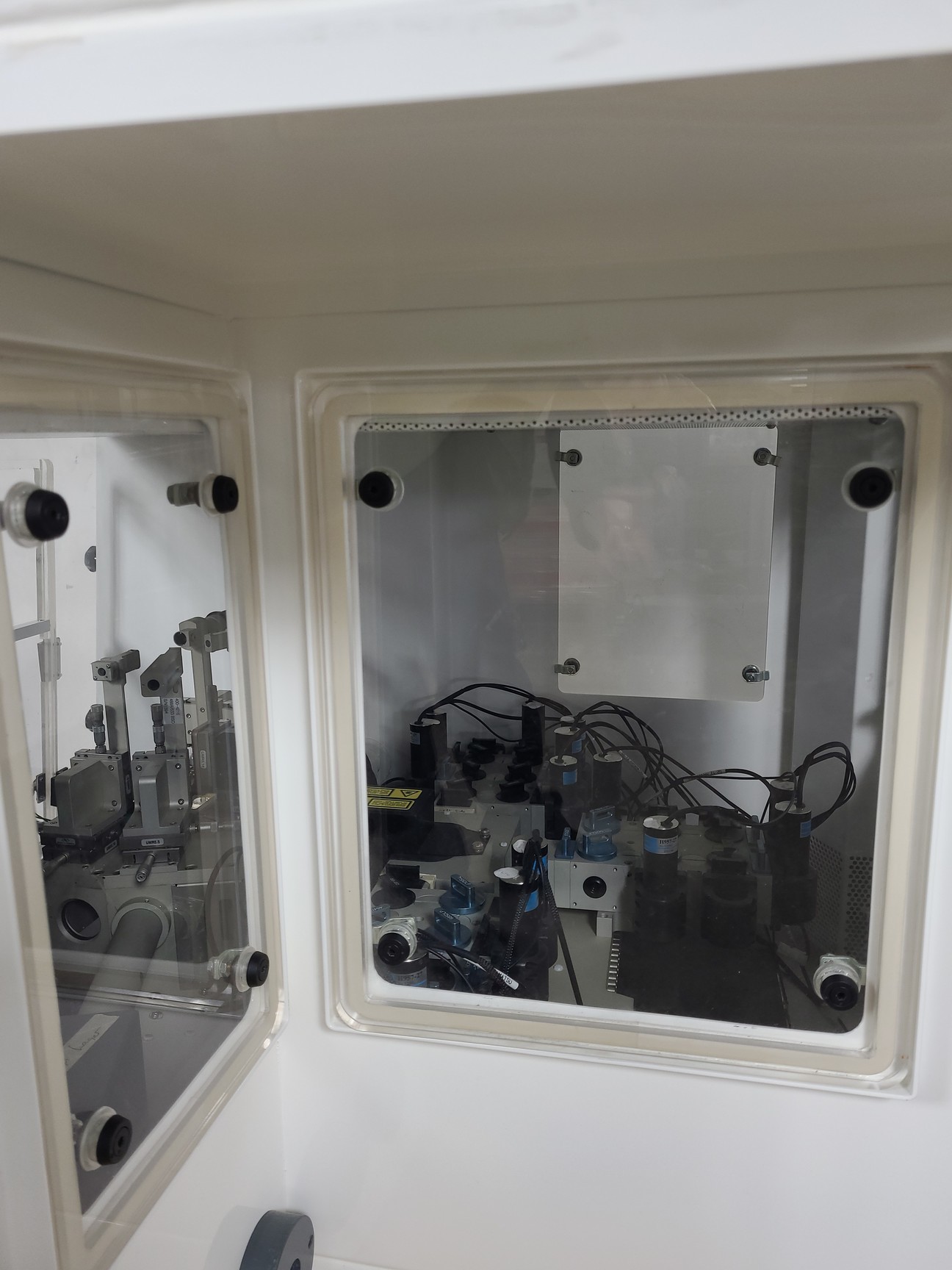 Image of Beckman Coulter MoFlo Laser Cytomation System w/ MSC Class II Safety Cabinet Lab