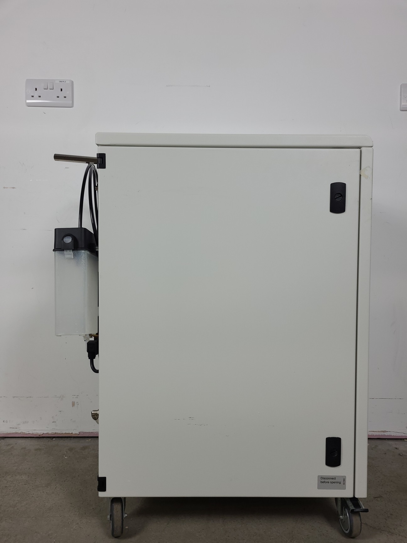 Image of Beckman Coulter MoFlo Laser Cytomation System w/ MSC Class II Safety Cabinet Lab
