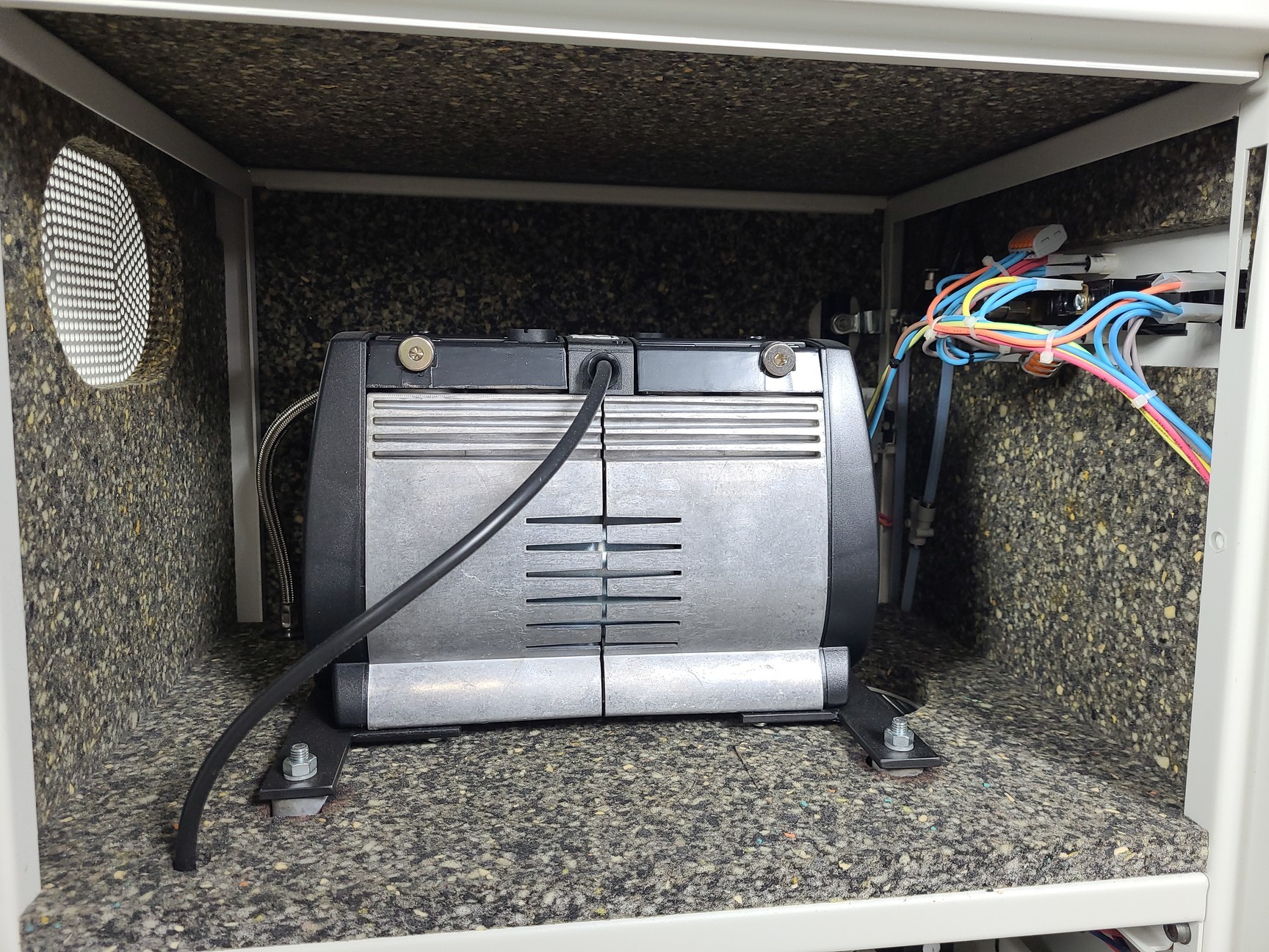 Image of Beckman Coulter MoFlo Laser Cytomation System w/ MSC Class II Safety Cabinet Lab
