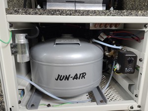 Thumbnail image of Beckman Coulter MoFlo Laser Cytomation System w/ MSC Class II Safety Cabinet Lab