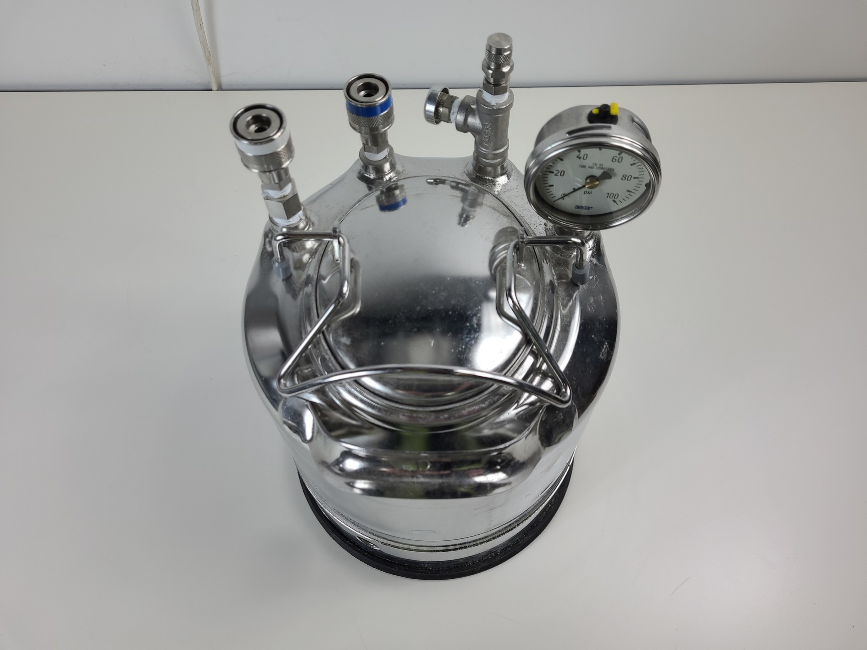 Image of Beckman Coulter MoFlo Laser Cytomation System w/ MSC Class II Safety Cabinet Lab