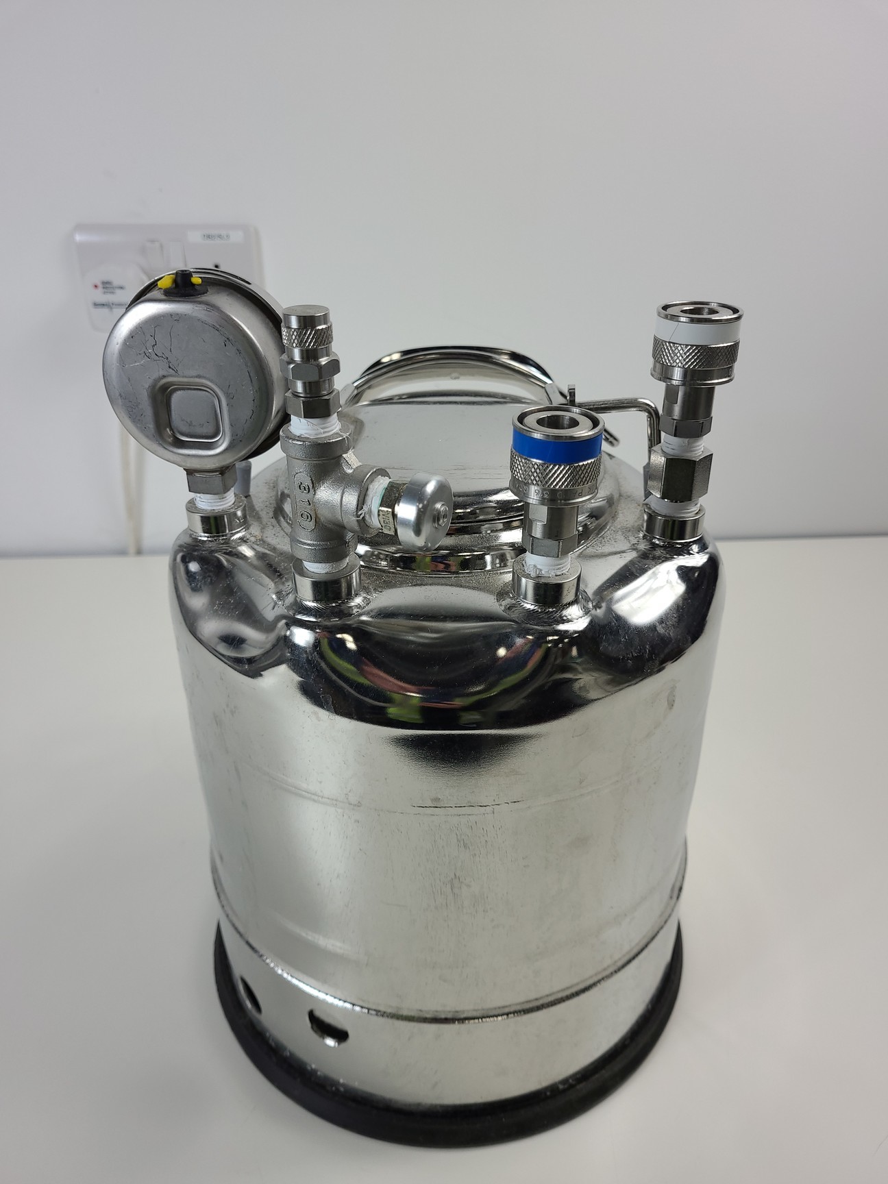 Image of Beckman Coulter MoFlo Laser Cytomation System w/ MSC Class II Safety Cabinet Lab