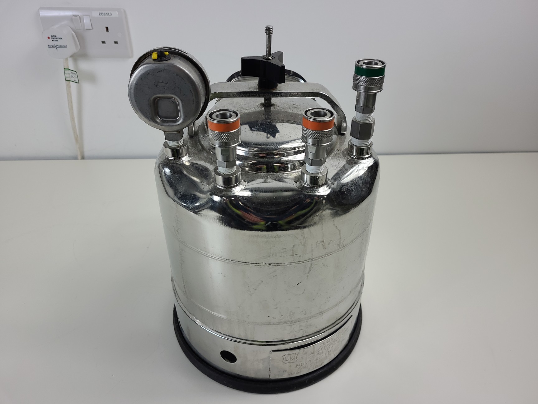 Image of Beckman Coulter MoFlo Laser Cytomation System w/ MSC Class II Safety Cabinet Lab