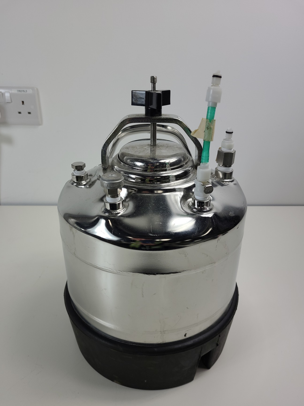 Image of Beckman Coulter MoFlo Laser Cytomation System w/ MSC Class II Safety Cabinet Lab