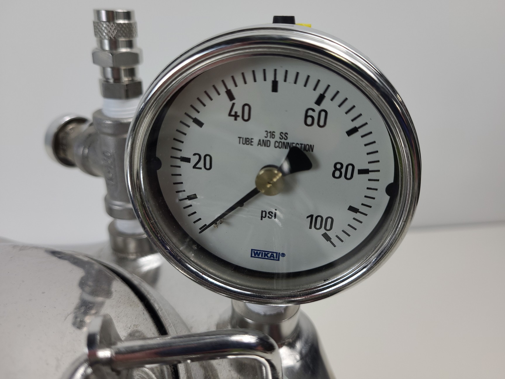 Image of Beckman Coulter MoFlo Laser Cytomation System w/ MSC Class II Safety Cabinet Lab