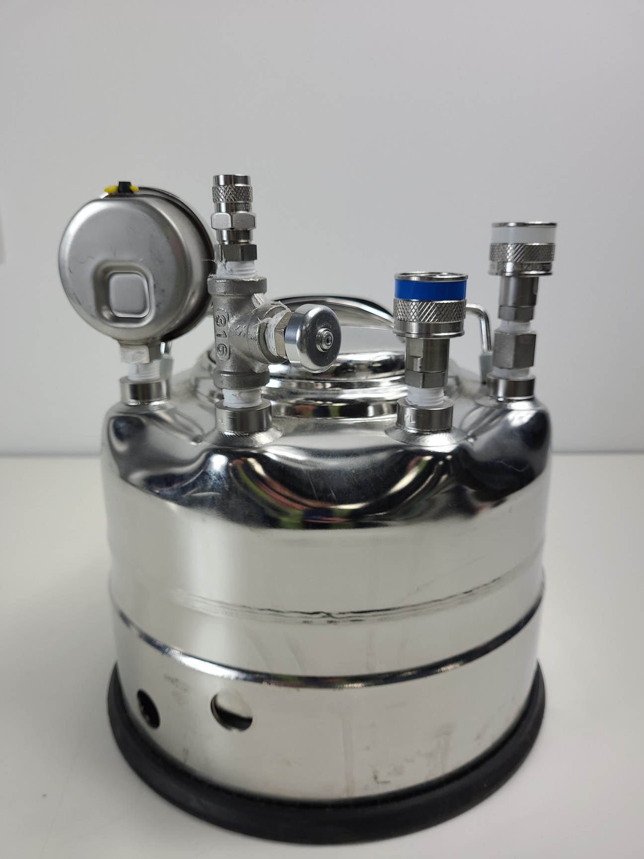 Image of Beckman Coulter MoFlo Laser Cytomation System w/ MSC Class II Safety Cabinet Lab